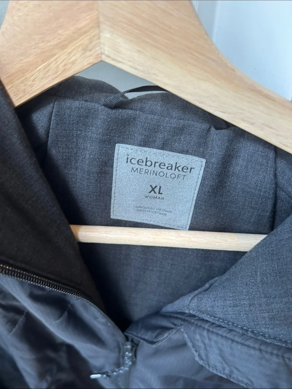 Icebreaker Black Women's MerinoLoft jacket. Excellent used condition. - Picture 3 of 4